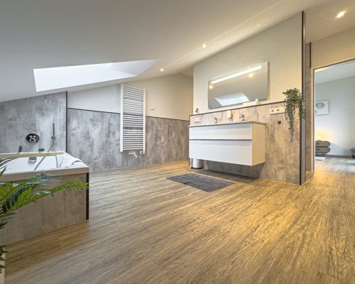 EF2 upper bathroom